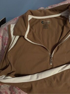Izod Brown Sleeveless Quarter-Zip Polo with White Trim